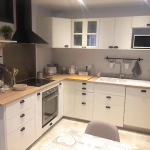 https://chez-adeline.fr-provencehotel.com